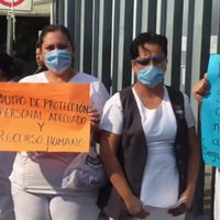 Trabajadores de hospital en Morelos protestan por falta de personal
