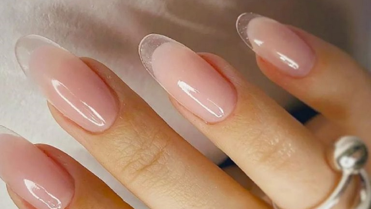 Diseños de Nail Art al mejor estilo "uñas coreanas". Fuente: (X)