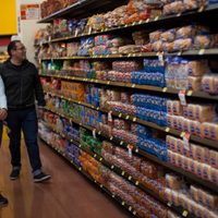 ¿Pueden las tiendas y supermercados revisar tu ticket al salir? Esto dice la Profeco