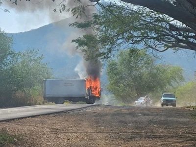 Liberan a 11 policías que habrían participado en bloqueos en Michoacán tras muerte de "El Mencho"