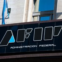 La AFIP devolverá el 35% de recargo al dólar ahorro para monotributistas: cómo tramitarlo