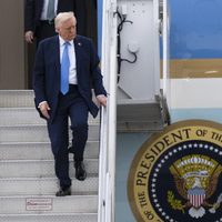 Trump dice que está considerando maneras de cumplir un tercer mandato como presidente