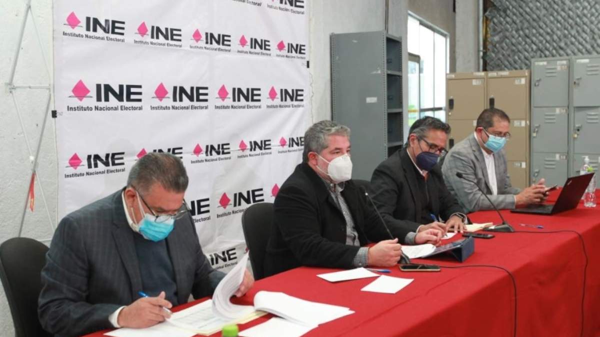 Funcionarios del INE informaron sobre el proceso de validación de firmas
