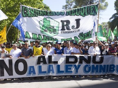 Paro nacional: con una gran convocatoria, se concretó la movilización en el centro de Neuquén