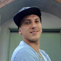 "Mi pequeña Abril": El Polaco se fotografió junto a su bebé y generó una ola de suspiros