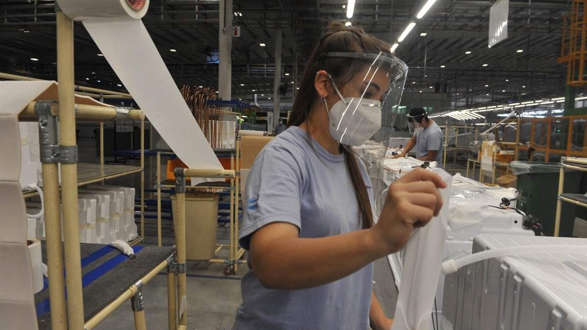 Trabajadores de la pequeña y mediana empresa. Fuente: (Twitter)