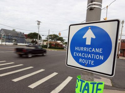 Nueva York en alerta máxima ante la llegada del huracán Henri: tocará tierra el domingo