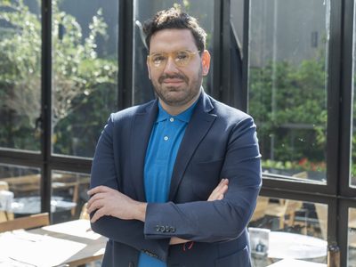 Damián Betular se prepara para inaugurar su elegante emprendimiento