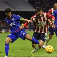 Cruz Azul goleó 3-0 a las Chivas en el Estadio Azteca
