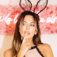 A puro beboteo: Karina Jelinek se lució ante la cámara desde un ángulo arrasador