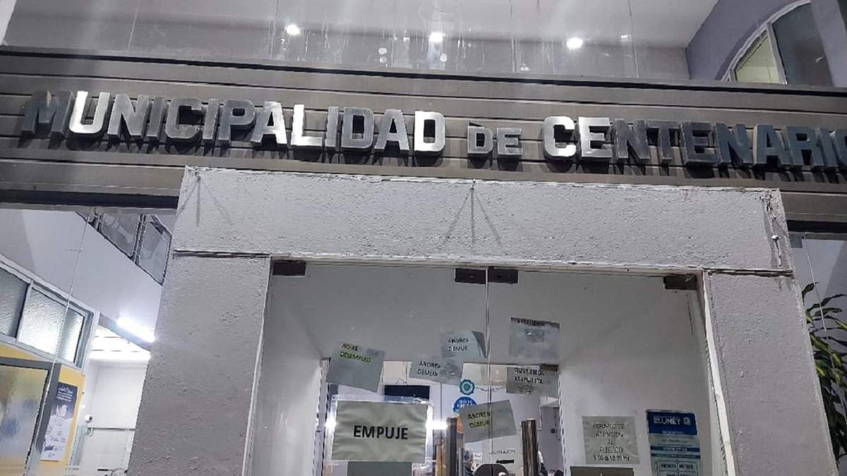 Exigen la reincorporación de la trabajadora Abigail Muñoz, quien era contratada en el área de Deportes. Fuente: Minuto Neuquén
