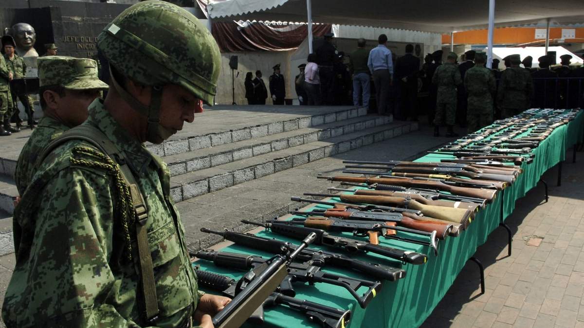 La Sedena importó y vendió 110 mil 696 armas de fuego a las policías estatales y locales en todo el país