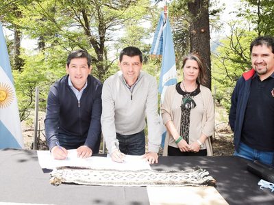 Marcos Koopmann destinó un importante aporte a los bomberos de Moquehue