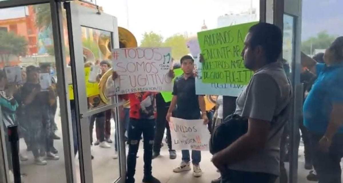 La protesta por la desaparición de cinco integrantes del grupo Fugitivo