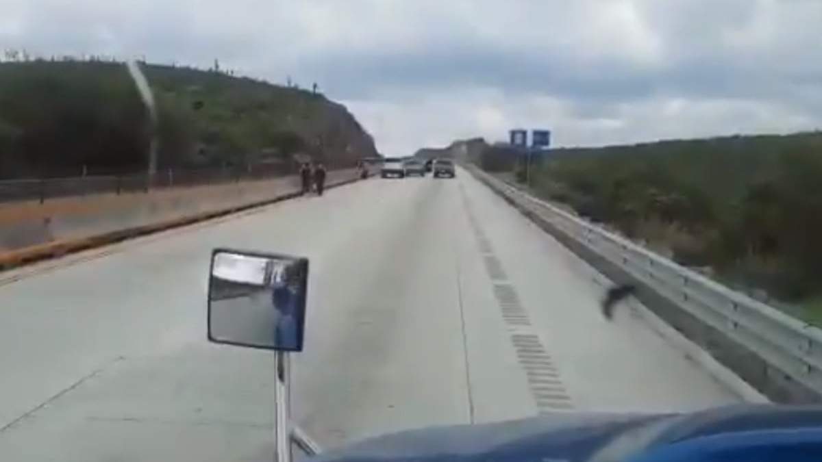 Un conductor grabó el asalto a una familia en la carretera Monterrey-Laredo