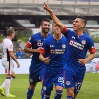 Cruz Azul gana a Lobos y consolida su liderazgo