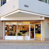 Maniataron a los dueños de dos casas, obtuvieron la llave de una joyería y escaparon cuando se activó la alarma