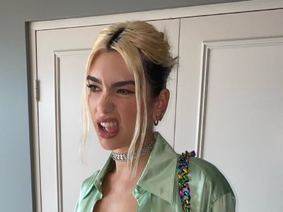 ¡Lo que faltaba! Dua Lipa cambió su look a modo “naranja cuarentena”. ¿Cómo le quedó?
