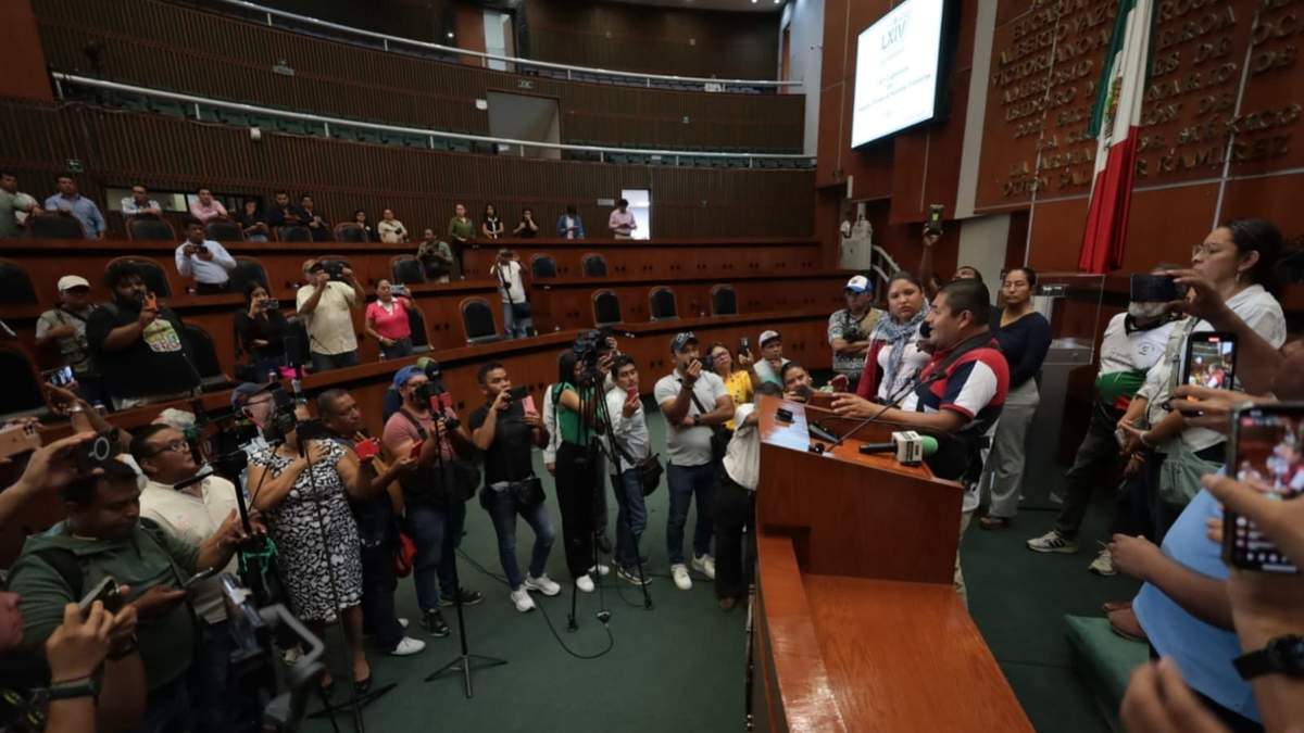 Periodistas en el pleno del Congreso de Guerrero