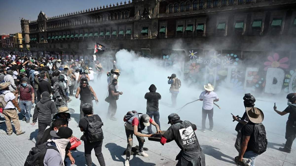 Manifestación de la llamada Generación Z en el Zócalo capitalino