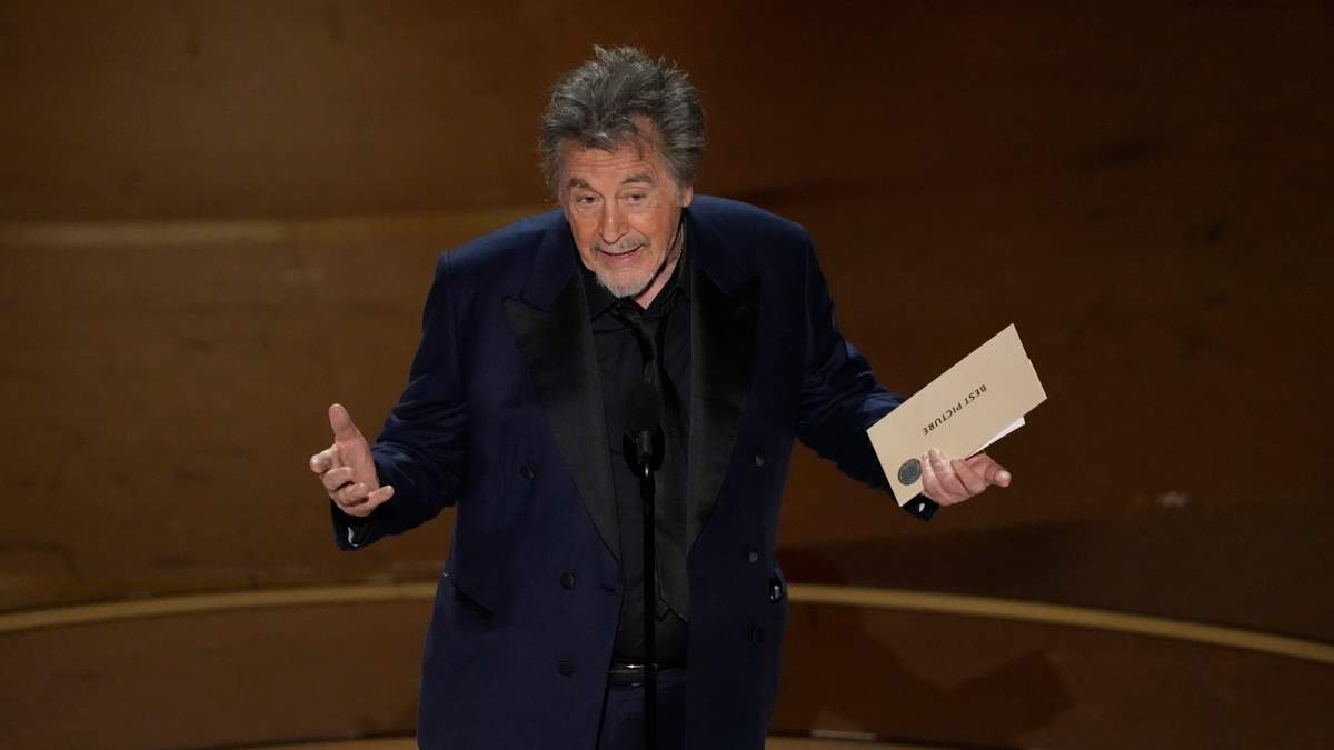 Al Pacino presenta el premio a mejor película