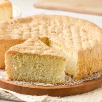 Sin gluten y solo 3 ingredientes: la receta más fácil de bizcochuelo para acompañar los mates del finde