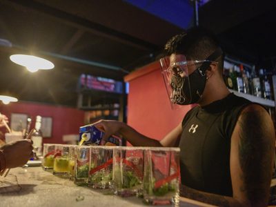 Productores de cerveza, vino y mezcal piden "piso parejo" en cobro de IEPS