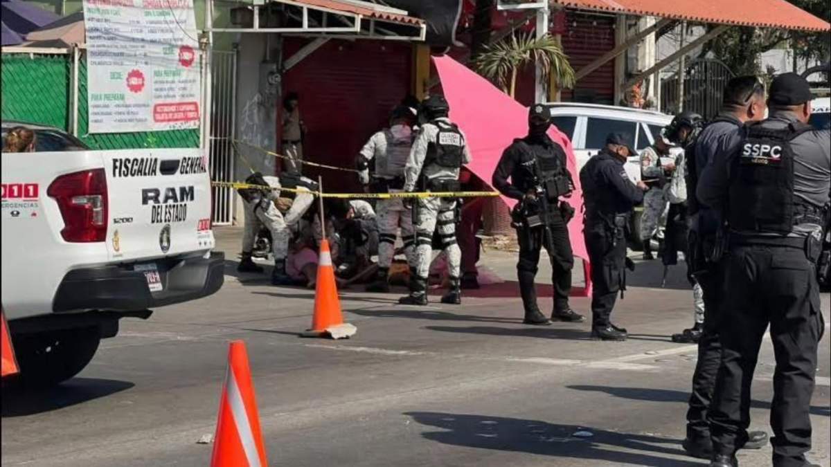 Escena de la mujer asesinada en la zona Diamante de Acapulco, Guerrero