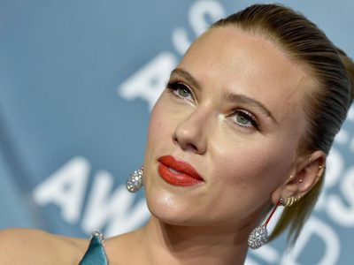 ¡La encontraron así! Scarlett Johansson dejó ver su tatuaje más oculto ¡Media vuelta!
