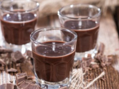 La receta de la nona para el mejor licor de chocolate, para disfrutar algo rico ahora que viene el frío