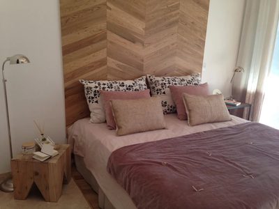 Dormís entre energías invisibles: por qué el exceso de almohadones puede alterar el flujo según el Feng Shui