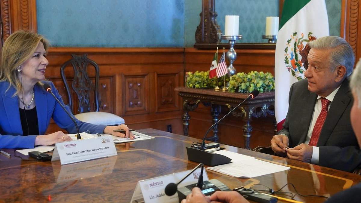 El presidente López Obrador con Elizabeth Sherwood-Randall