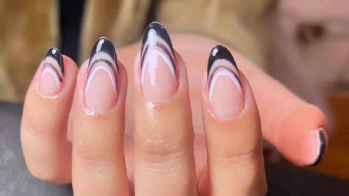 Diseños de nail art al mejor estilo francesa triple. Fuente: (X)