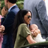 Se metieron con Archie a días del cumpleaños: la furia de Harry y Meghan Markle