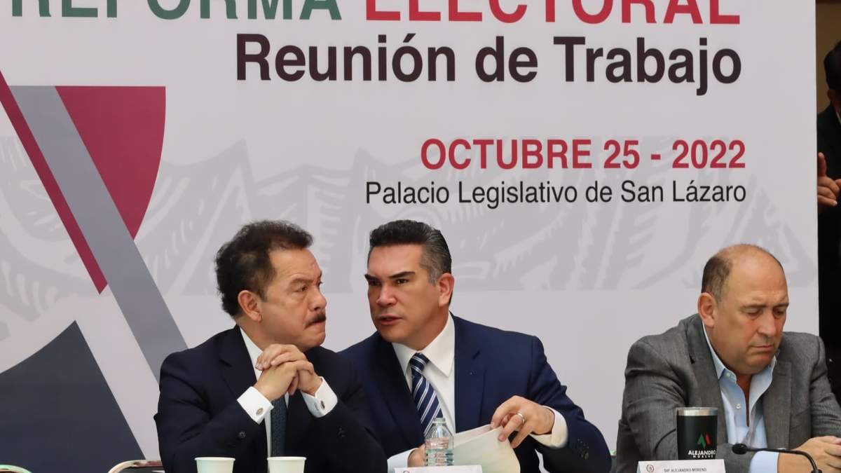 Ignacio Mier, Alejandro Moreno y Rubén Moreira en la reunión de trabajo de la reforma electoral