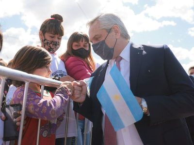 Alberto Fernández retomó la campaña: “Por favor, no condenemos al país al retroceso”