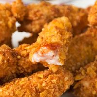 Bastoncitos de pollo crujientes y jugosos: perfectos para acompañar con vegetales