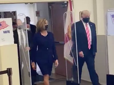Trump vota en persona y por anticipado en Florida