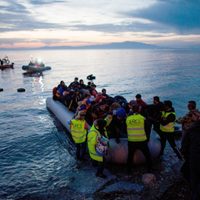 Indignante: Grecia devuelve una embarcación llena de migrantes por el mar Egeo