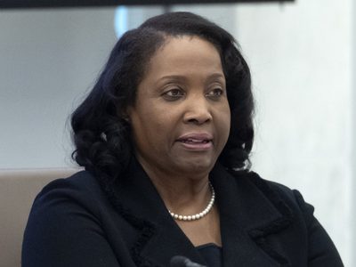 Revés a Trump: tribunal decide que Lisa Cook puede seguir como gobernadora de la Fed