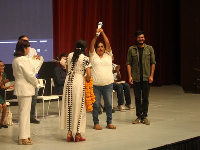 Exigen justicia para víctimas de la guerra sucia durante presentación de "La misma sangre"