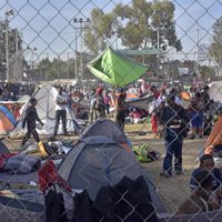 Biden revisa programa Quédate en México para migrantes de CA y reunificar a familias