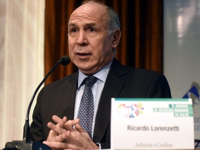 Video: así fue el terrible apriete que vivió el juez Lorenzetti en la puerta de su casa