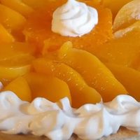 Tarta de durazno rellena con dulce de leche: una bomba de sabor que tenés que preparar en casa