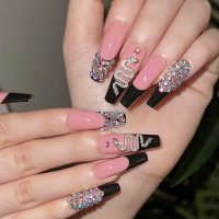 Nail Art: diseños de uñas rosa con negro, ideales para unirse a la onda coquette