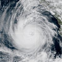 La tormenta Jerry avanza en el Atlántico; Priscilla avanza por costas del Pacífico mexicano