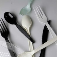 Reciclá cucharitas desechables y hacé un tesoro deco con una tapa y un poco de pintura: queda increíble en cualquier rincón