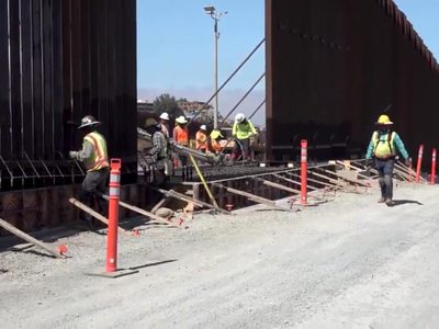 Constructores del muro hablan español en un video publicado por la Casa Blanca