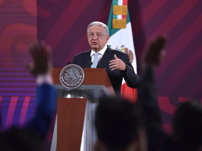AMLO cuestiona que el ministro Luis María Aguilar tenga 50 abogados a su servicio y no resuelva