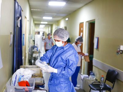 Neuquén reportó mas de 25 nuevos contagios de coronavirus y Rio Negro más de 30